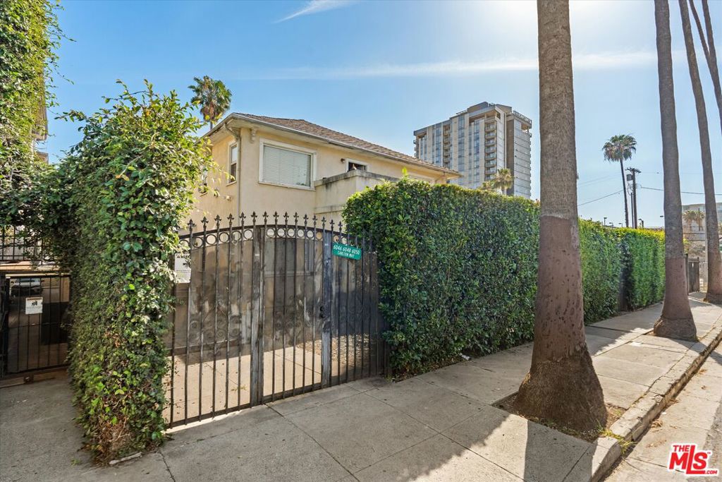 6046 Carlton Way Property Photo 1
