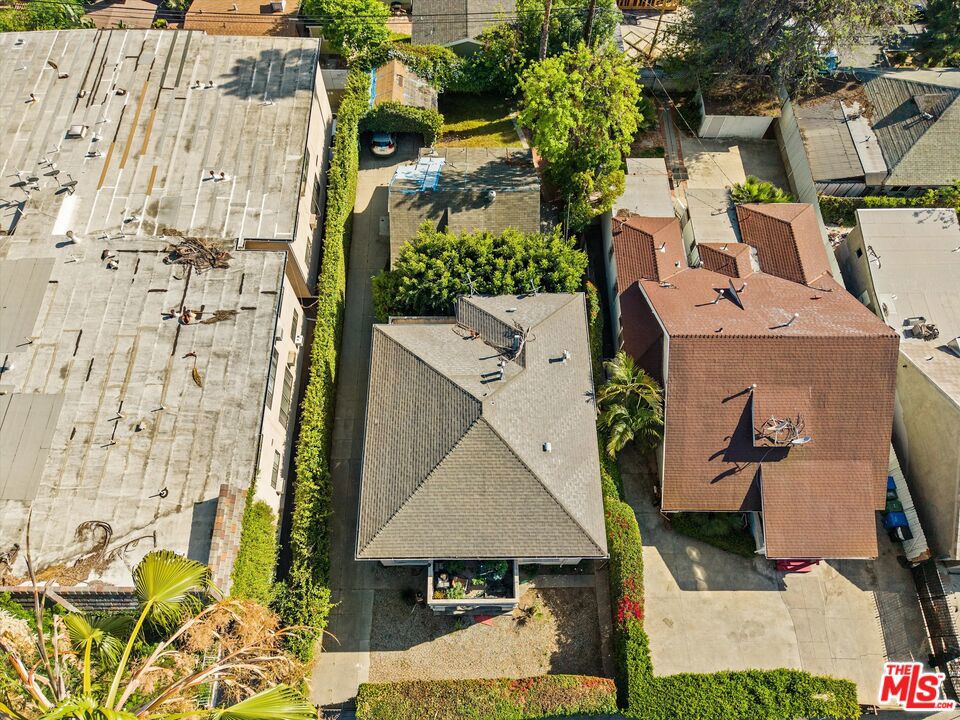 6046 Carlton Way Property Photo 7
