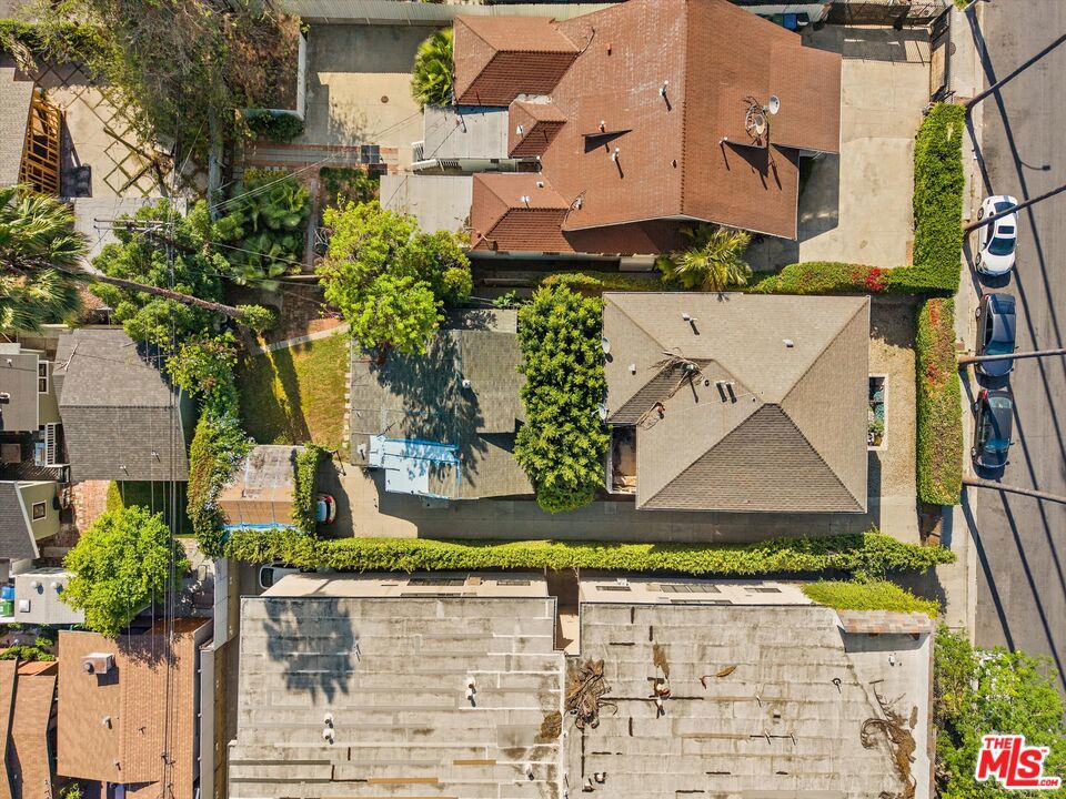6046 Carlton Way Property Photo 17