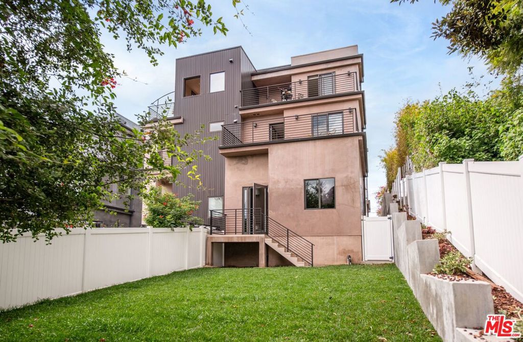 1882 Lucretia Avenue Property Photo 37