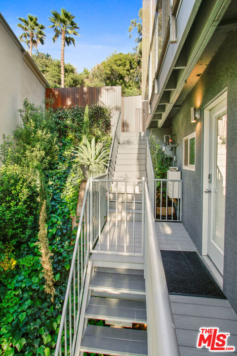 9416 Beverly Crest Drive Property Photo 53