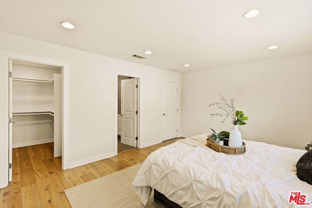 1026 S Windsor Boulevard Property Photo 33