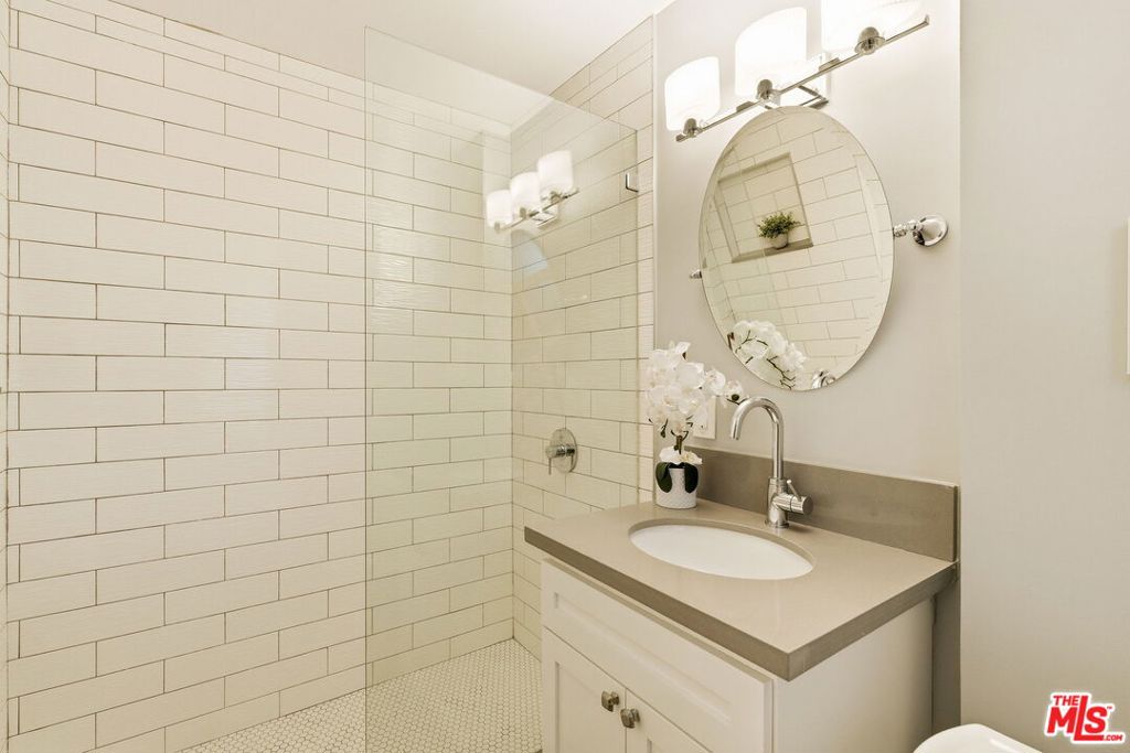 1026 S Windsor Boulevard Property Photo 51