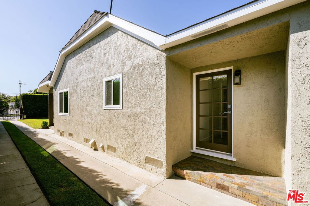 1026 S Windsor Boulevard Property Photo 71