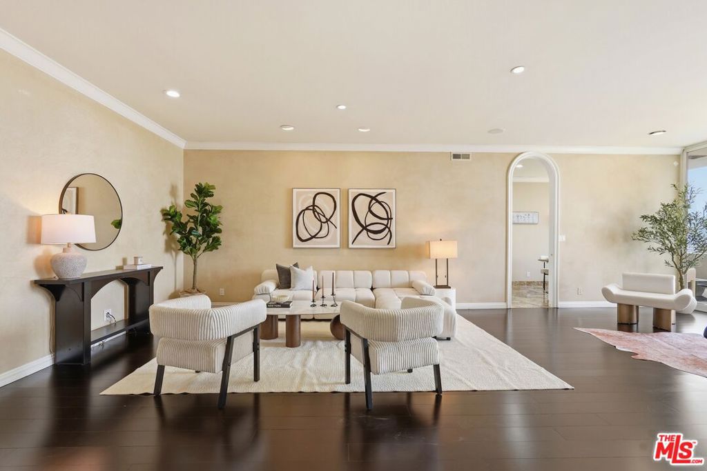 1333 S Beverly Glen Boulevard 902 Property Photo 4