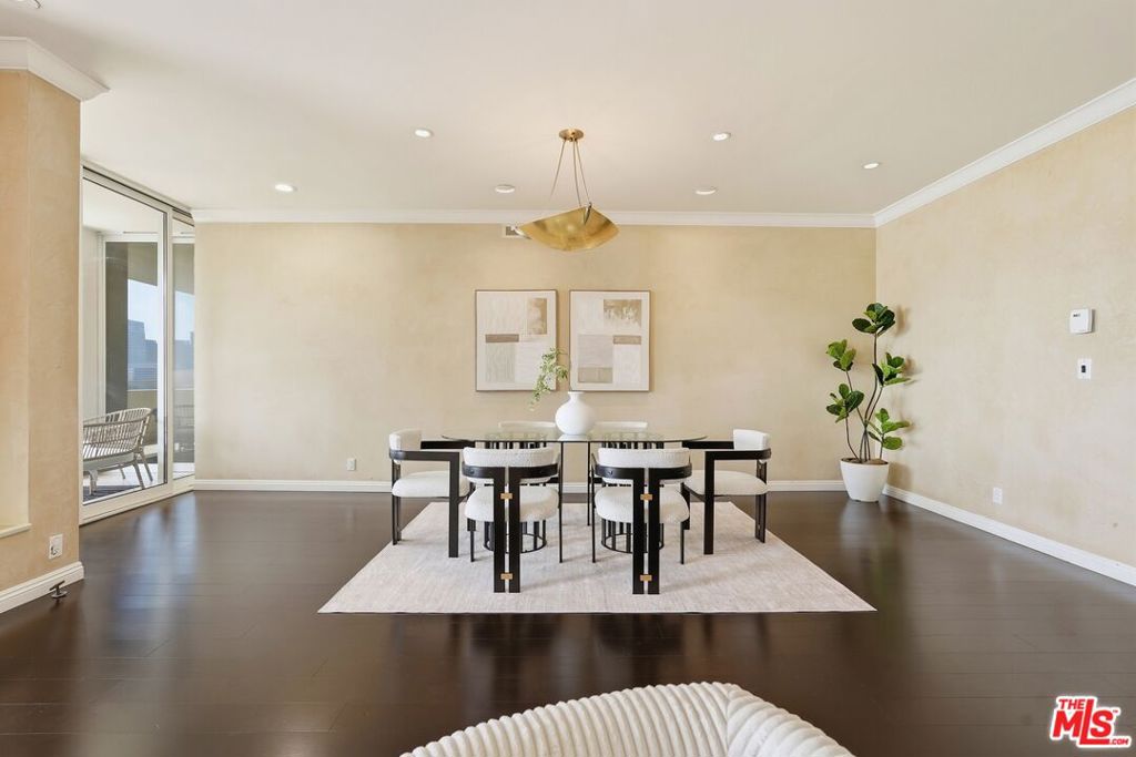 1333 S Beverly Glen Boulevard 902 Property Photo 6