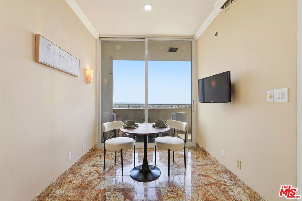 1333 S Beverly Glen Boulevard 902 Property Photo 9
