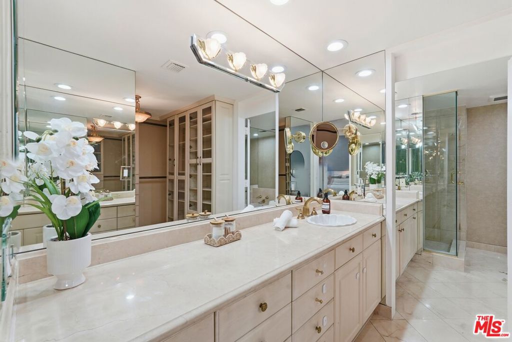 1333 S Beverly Glen Boulevard 902 Property Photo 12