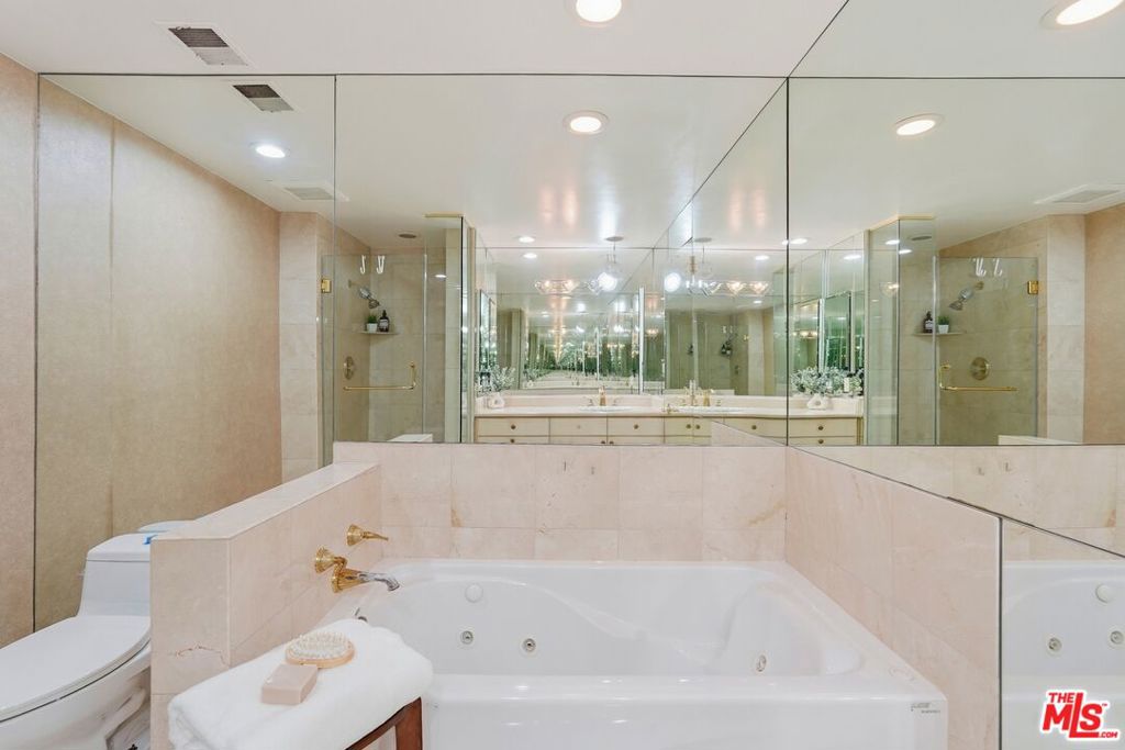1333 S Beverly Glen Boulevard 902 Property Photo 13