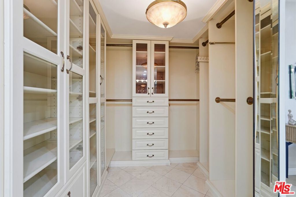1333 S Beverly Glen Boulevard 902 Property Photo 14