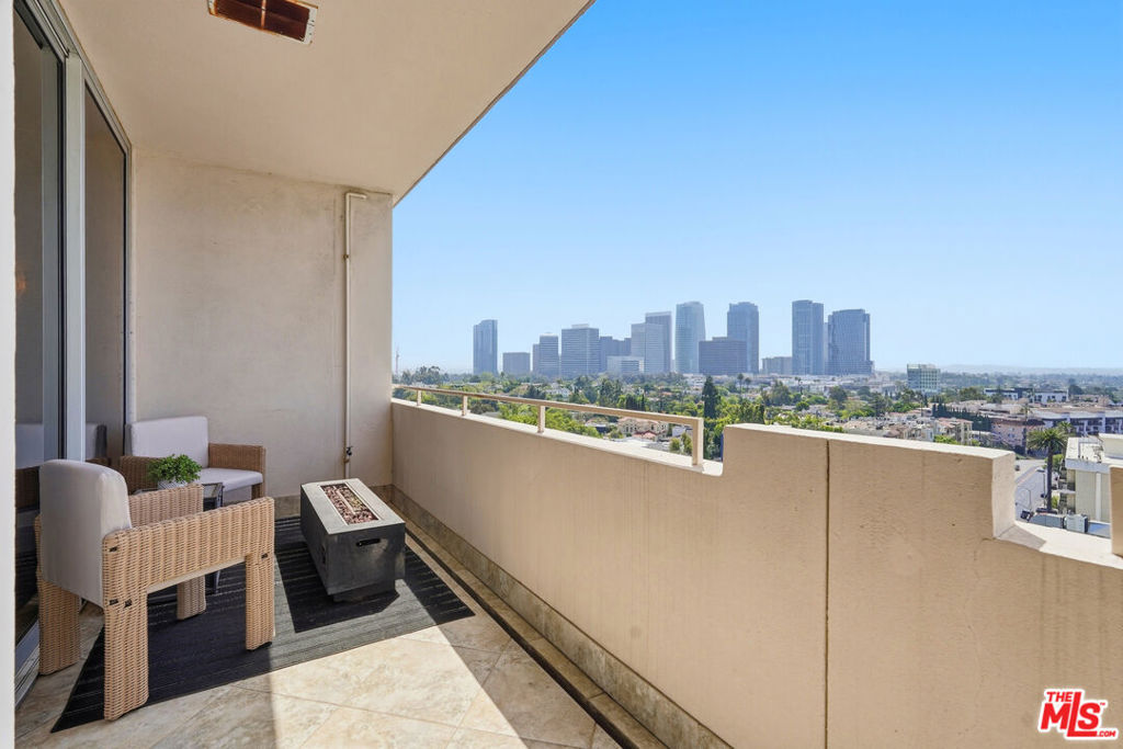 1333 S Beverly Glen Boulevard 902 Property Photo 18