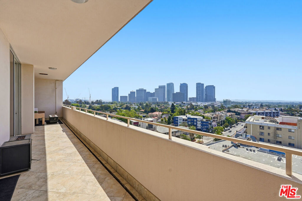 1333 S Beverly Glen Boulevard 902 Property Photo 20