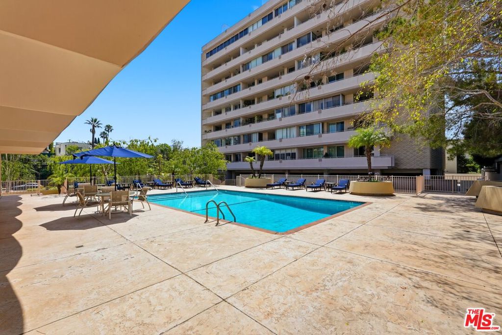 1333 S Beverly Glen Boulevard 902 Property Photo 21