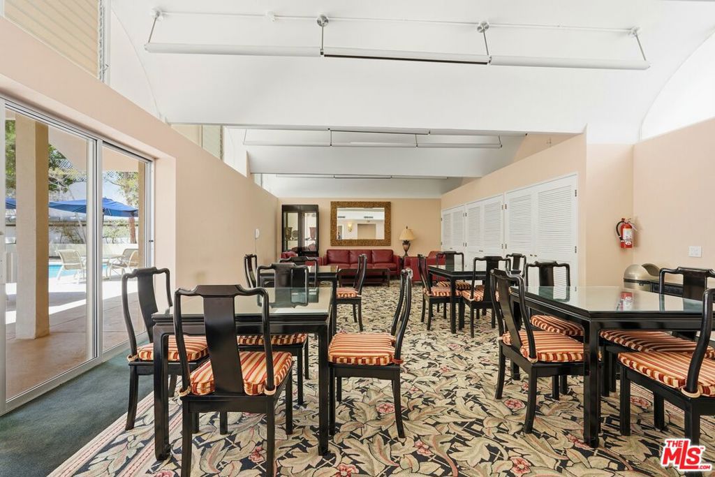 1333 S Beverly Glen Boulevard 902 Property Photo 24