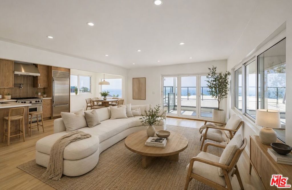 2442 S Coast Highway 8 Property Photo 1
