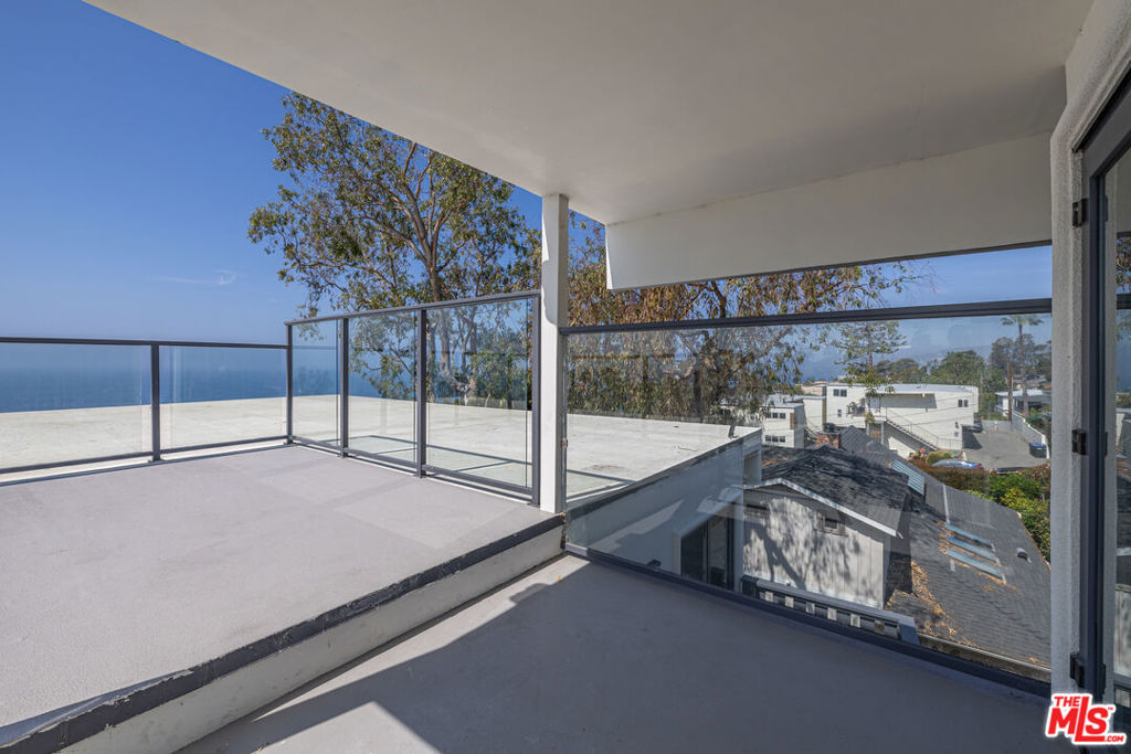 2442 S Coast Highway 8 Property Photo 6