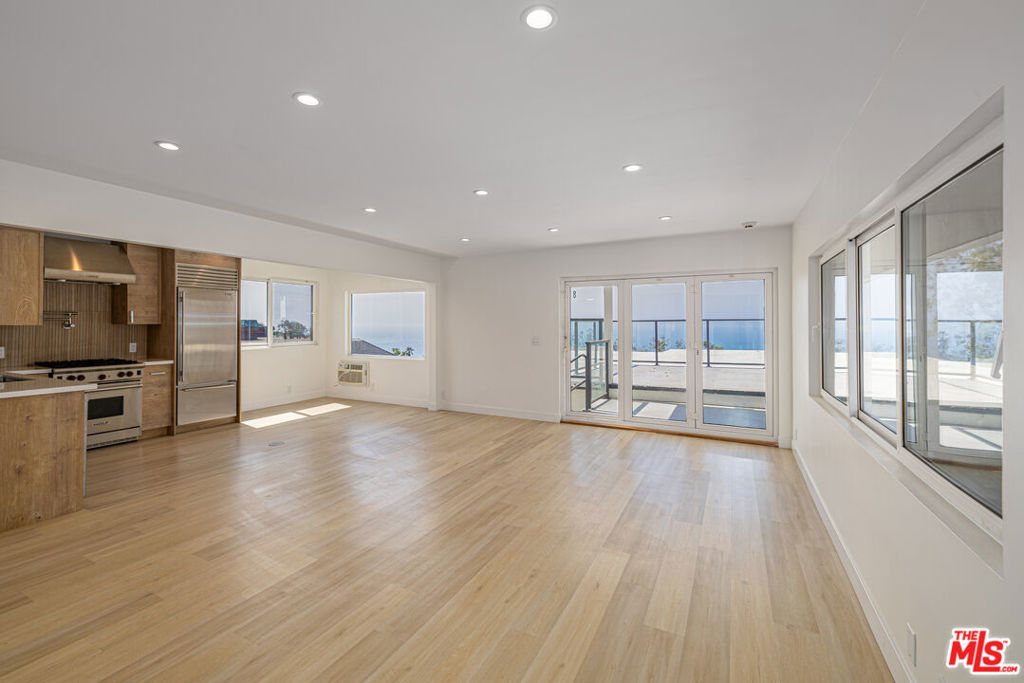 2442 S Coast Highway 8 Property Photo 10