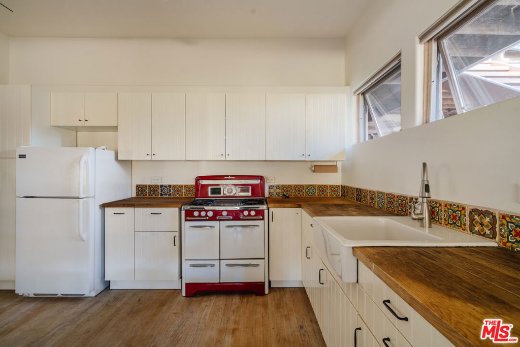 229 Muerdago Road Property Photo 44