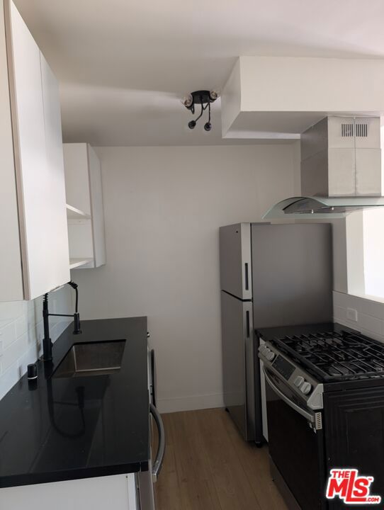 2626 Cloverfield Boulevard 3 Property Photo 2