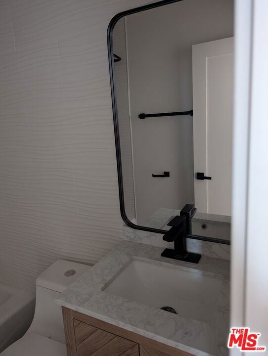2626 Cloverfield Boulevard 3 Property Photo 3