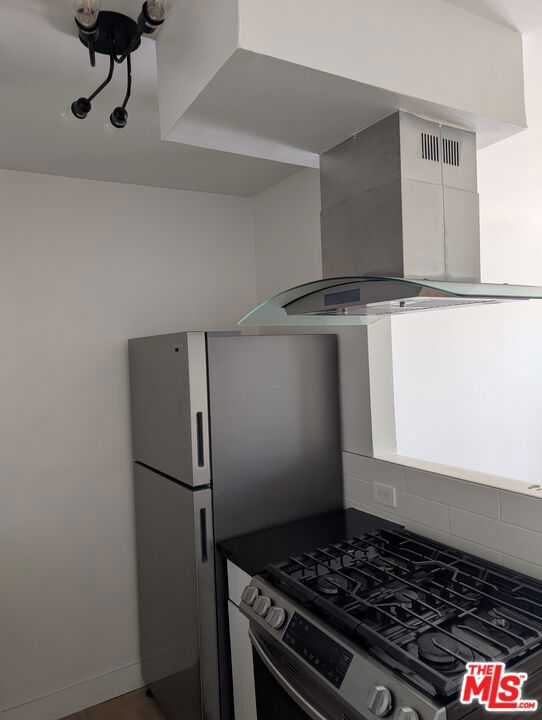 2626 Cloverfield Boulevard 3 Property Photo 7