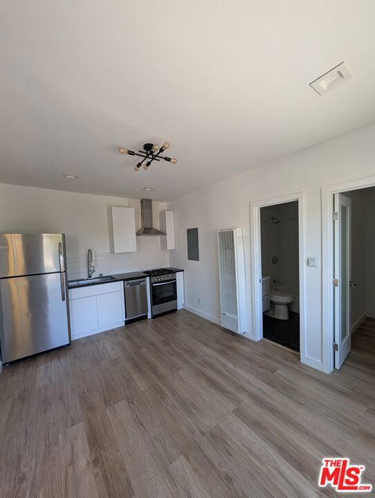 2626 Cloverfield Boulevard 10 Property Photo 1