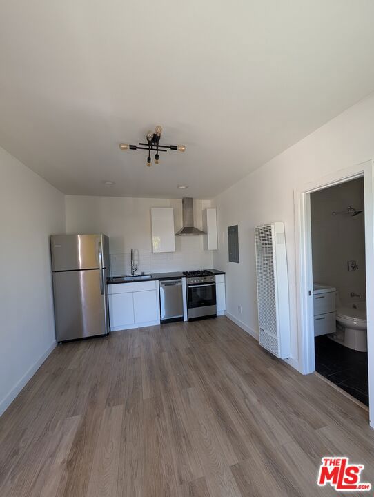 2626 Cloverfield Boulevard 10 Property Photo 2