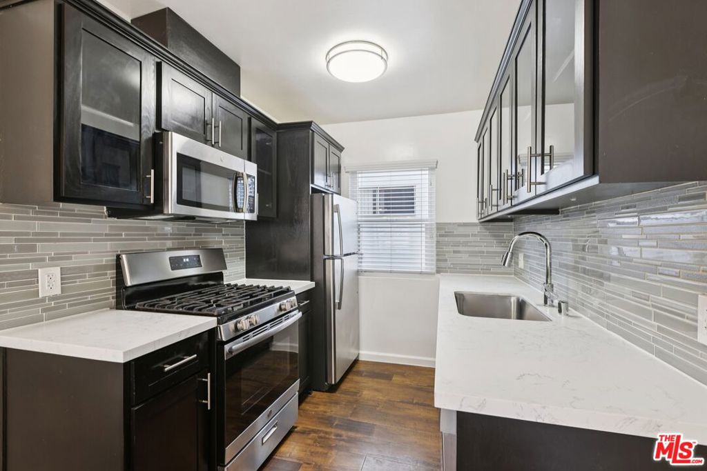 435 W Regent Street Property Photo 8