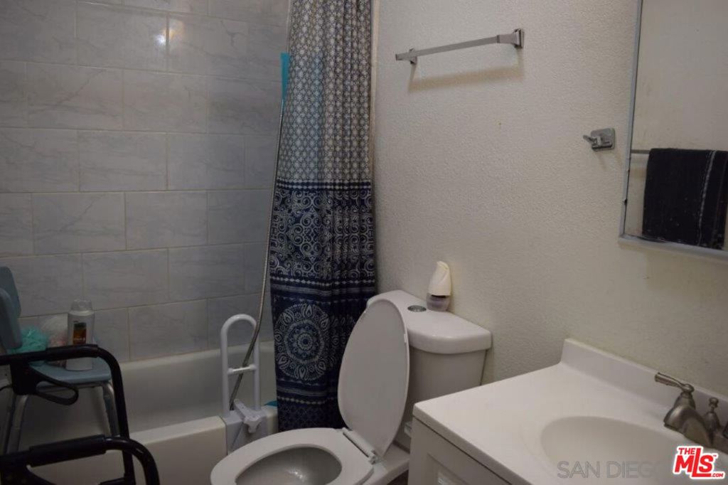 5495 Imperial Avenue Property Photo 7