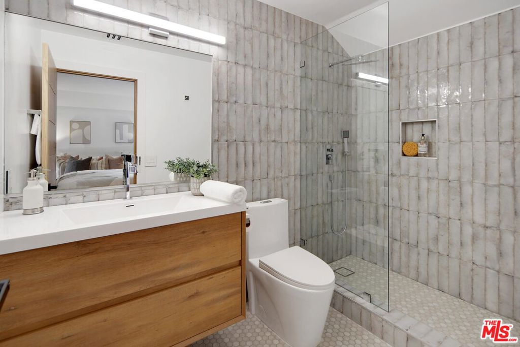 4050 Clarinda Drive Property Photo 25