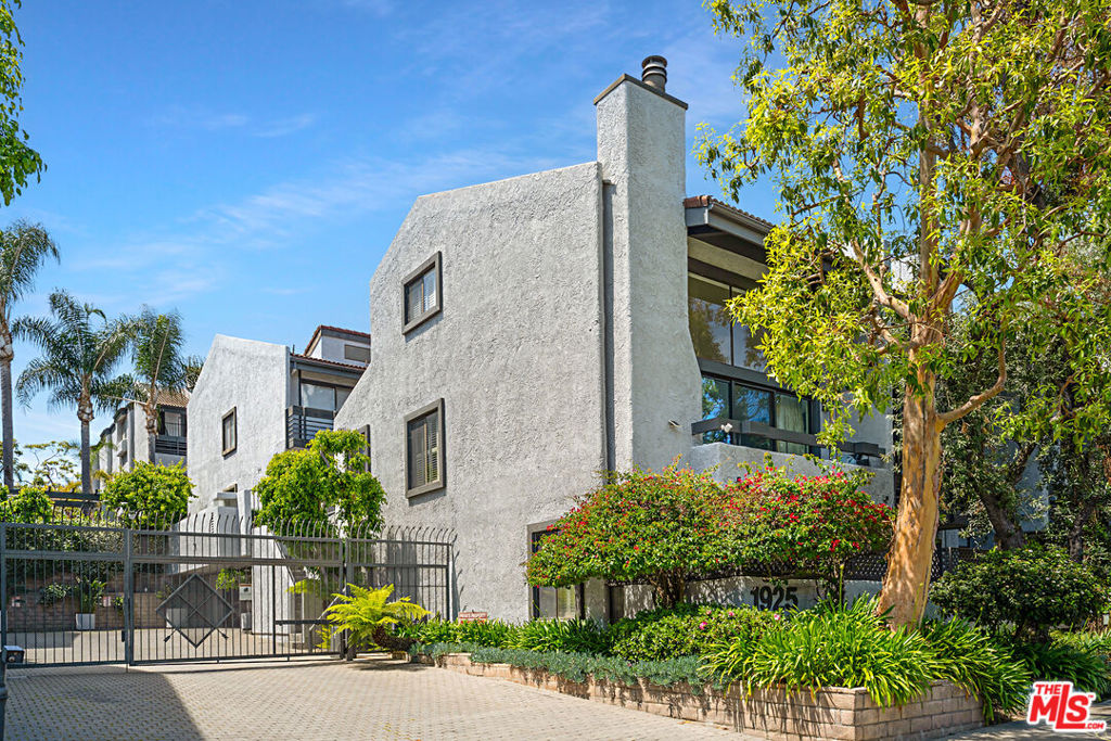 1925 S Beverly Glen Boulevard 40 Property Photo 2