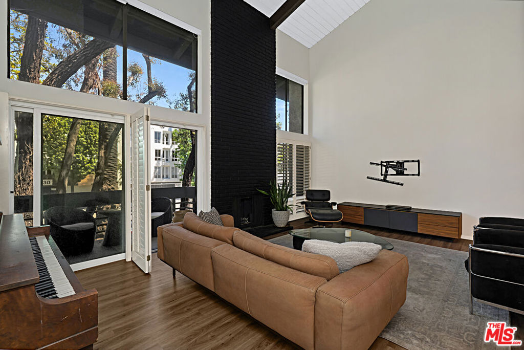 1925 S Beverly Glen Boulevard 40 Property Photo 12
