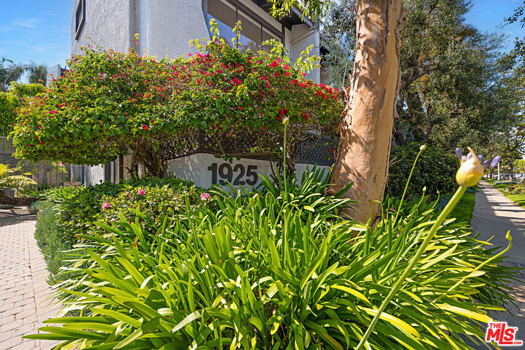 1925 S Beverly Glen Boulevard 40 Property Photo 39