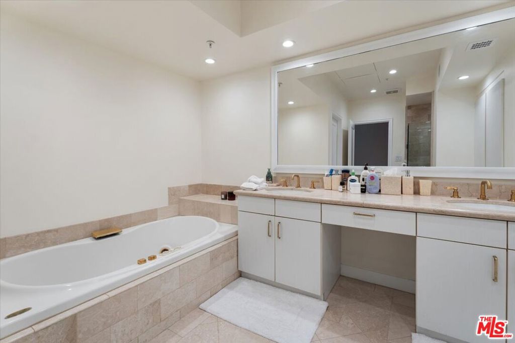 10580 Wilshire Boulevard 2 Property Photo 15