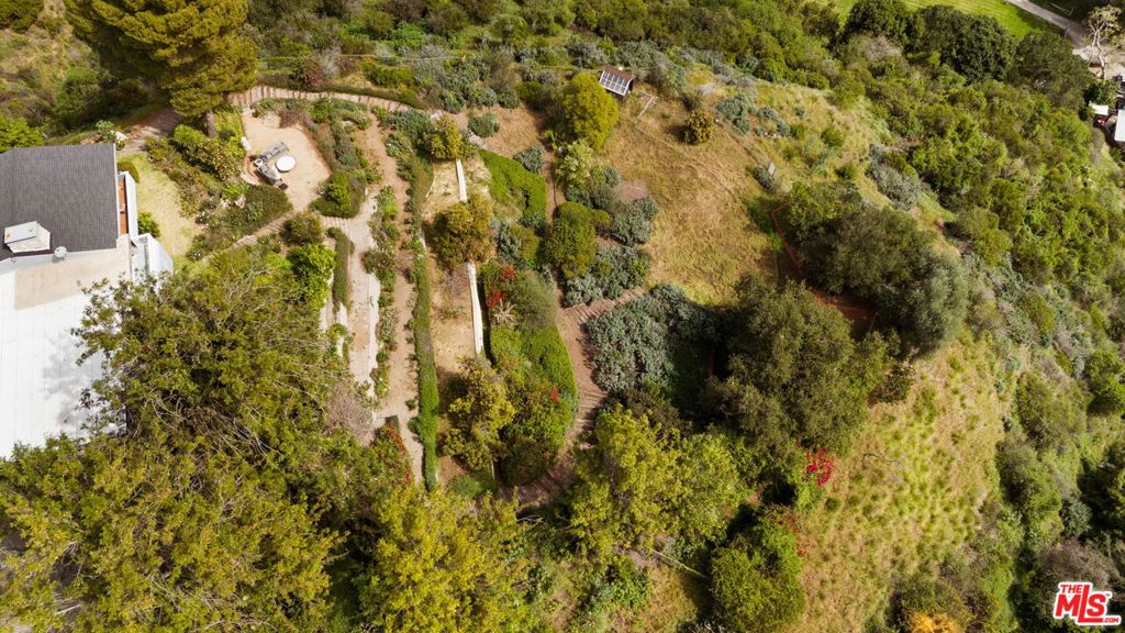 1406 N Kenter Avenue Property Photo 4