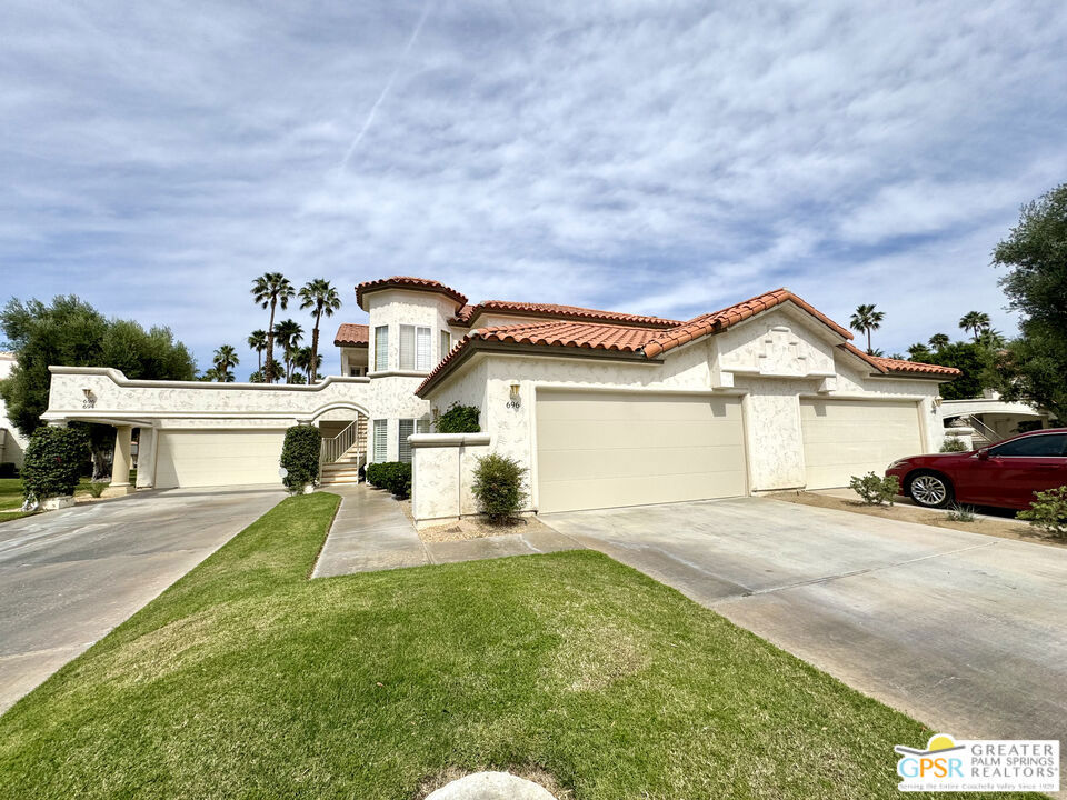 696 Vista Lago Circle Property Photo 1