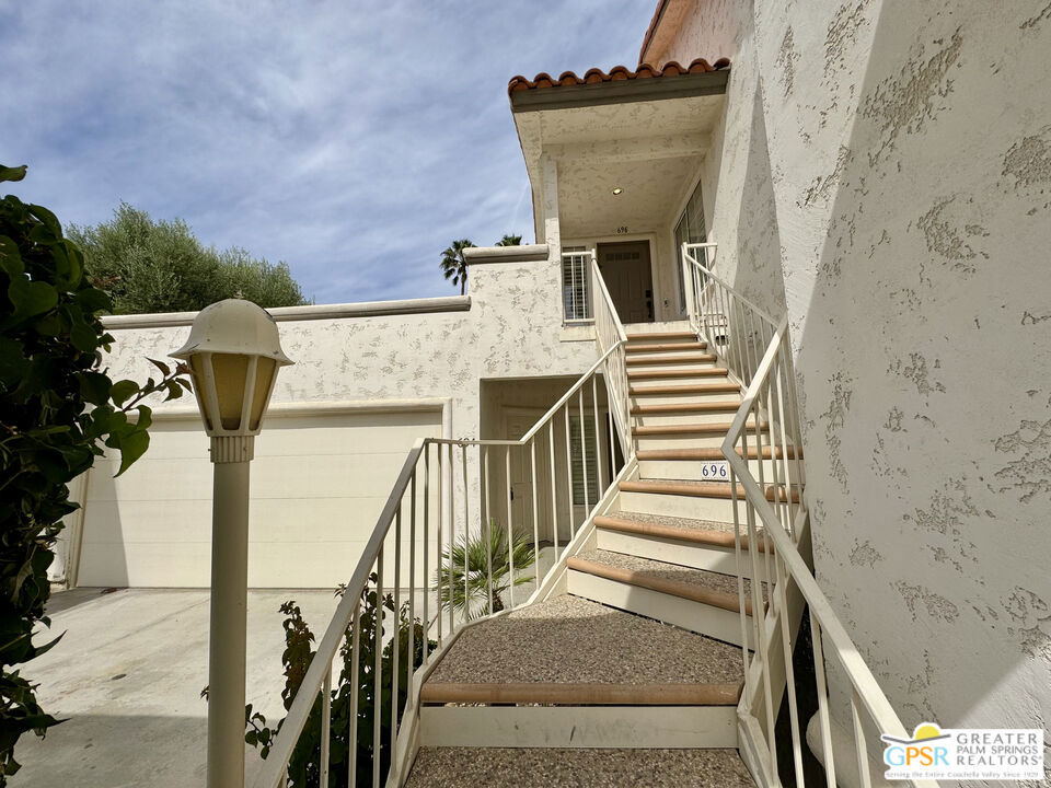 696 Vista Lago Circle Property Photo 3
