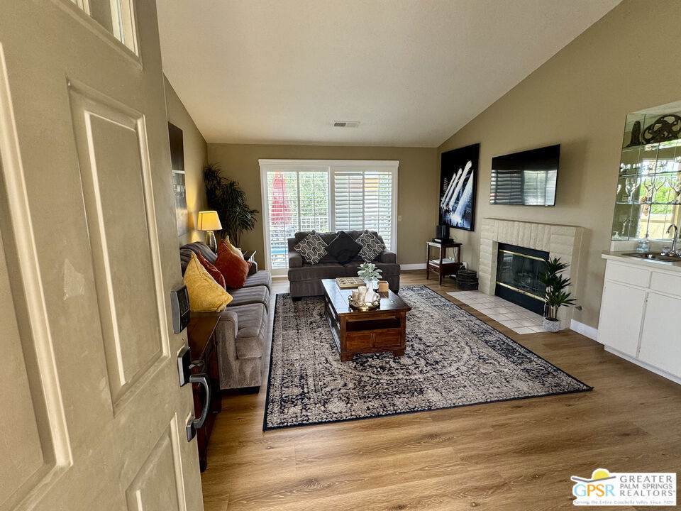696 Vista Lago Circle Property Photo 4