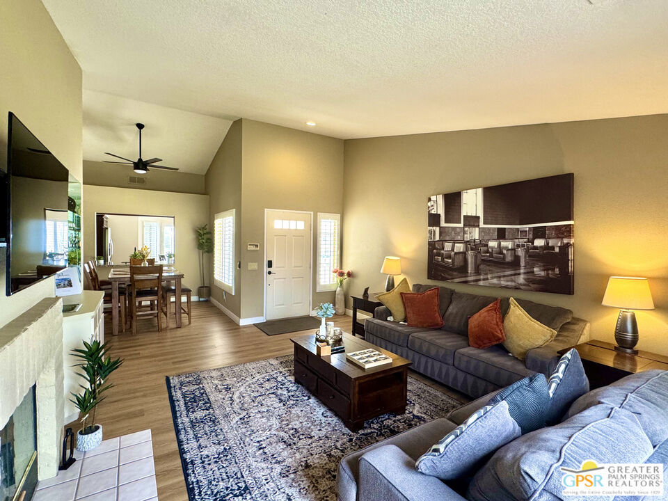 696 Vista Lago Circle Property Photo 5