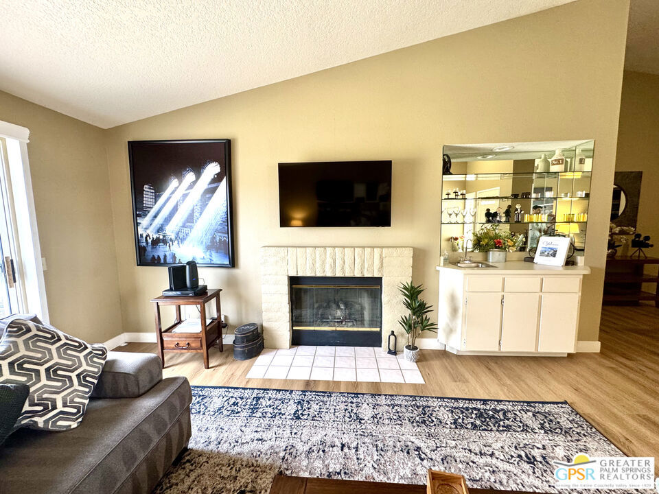 696 Vista Lago Circle Property Photo 6