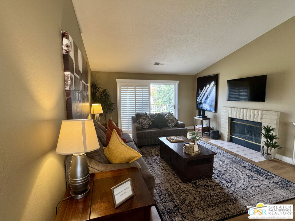 696 Vista Lago Circle Property Photo 7