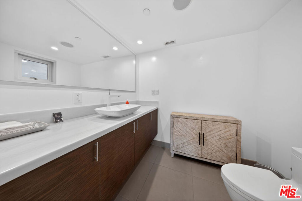 9716 Oak Pass Road Property Photo 17