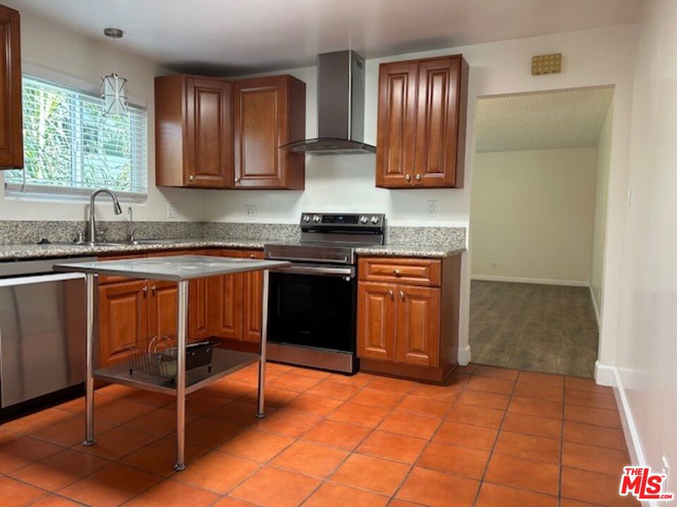 36 Brooks Avenue D Property Photo 19
