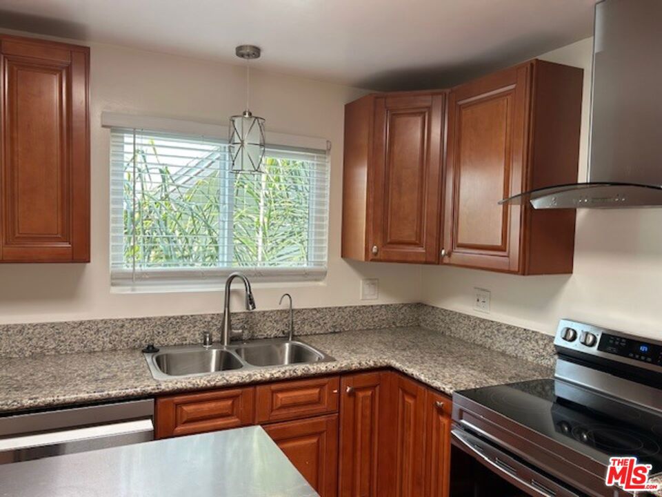 36 Brooks Avenue D Property Photo 20