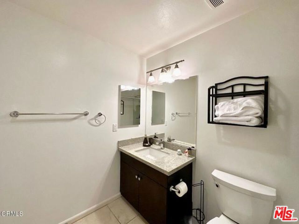 1901 S Victoria 201 Property Photo 28