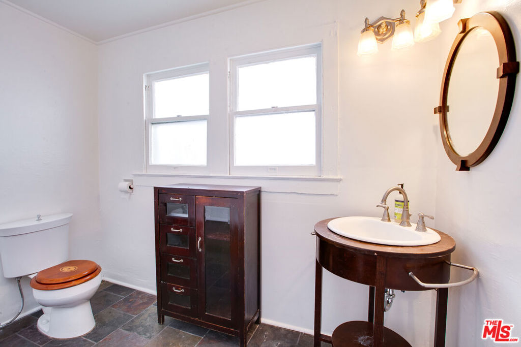 105 Park Place Property Photo 48