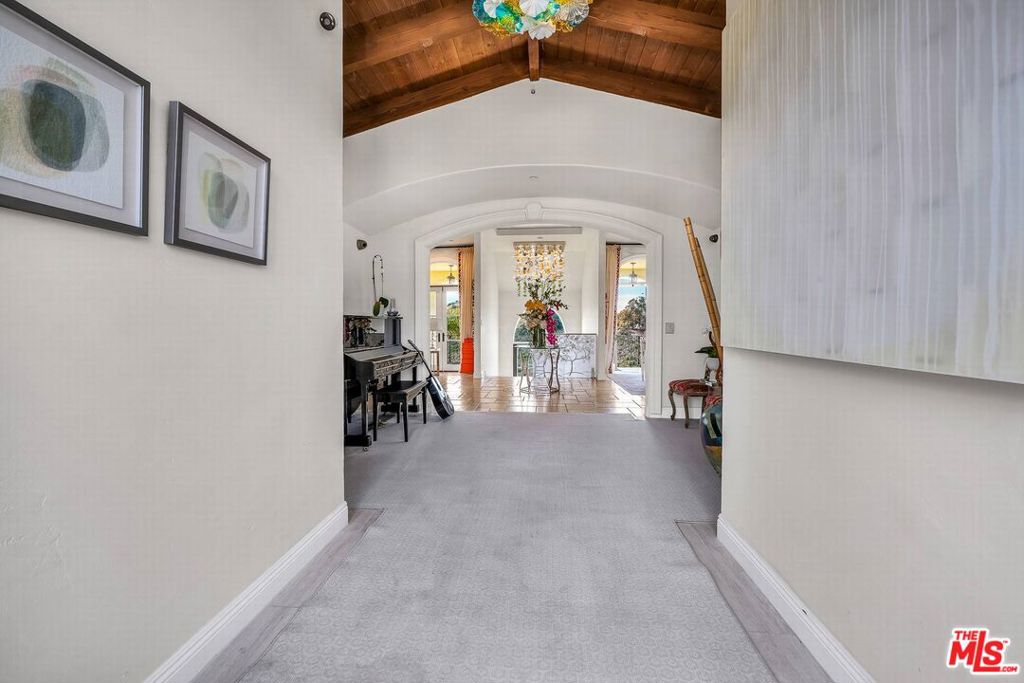 3110 Benedict Canyon Drive Property Photo 4