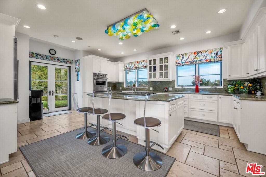 3110 Benedict Canyon Drive Property Photo 21