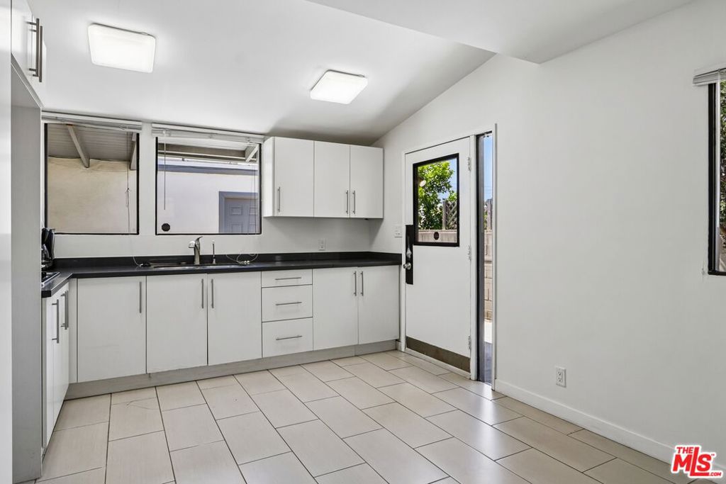 11100 Sheldon Street Property Photo 9