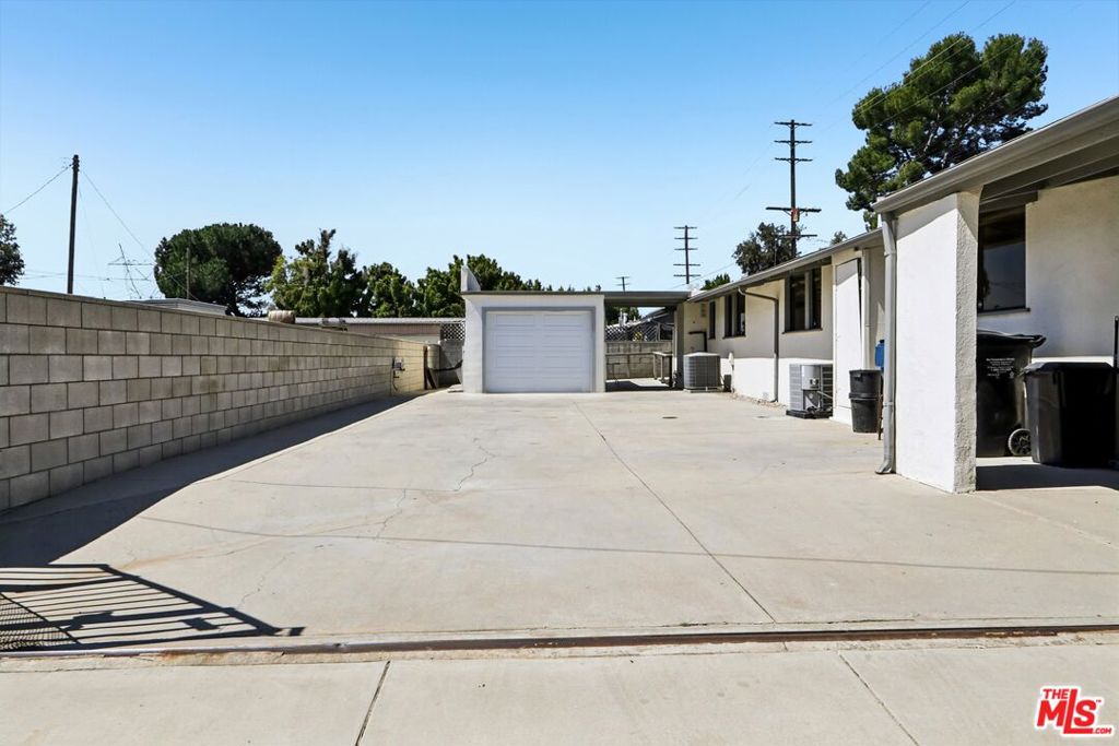 11100 Sheldon Street Property Photo 23